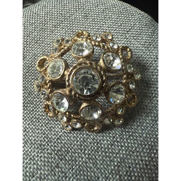 Vintage Clear Rhinestone Gold Tone Brooch Lapel Scarf Pin Round Cocktail Career - Picture 1 of 4